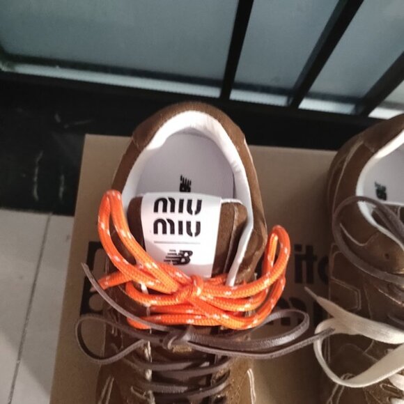 New Balance x Miu Miu 530 SL Suede Sneakers Cinnamon - Picture 6 of 7